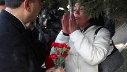 İzmirli kadından Vali Toprak'a Atatürk tepkisi