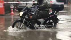 İzmir caddeleri göle döndü