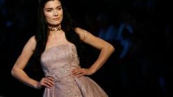 İzmir'de moda defilesi düzenlendi