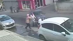 İzmir'de genç sürücü anne ve bebeğini ezdi