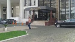 İzmir Büyükşehir Belediyesi önünde bıçaklı eylem