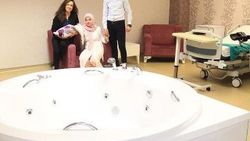 Devlet hastanesinde jakuzide doğum