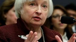 Fed Başkanı: Amerikalı kadınlar erkeklerden az kazanıyor