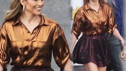 JLo süper minisiyle büyüledi
