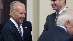 Joe Biden'ı Ukrayna'da Klitchko karşıladı