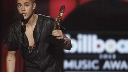 Justin Bieber ödül alırken yuhalandı