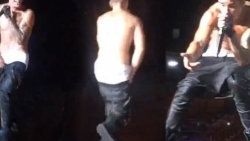 Justin Bieber'ın sahnede pantolonu düştü