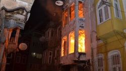 Beyoğlu'nda korkutan yangın