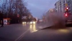 Rusya'daki bir trafik kazasından ürküten görüntü - izle