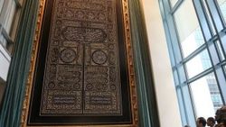 Temizlenen Kabe örtüsü yerine konuldu