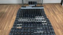 258 kaçak cep telefonu 2 kişinin üzerinden çıktı