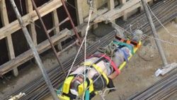 Beton pompasının borusu patladı: 3 yaralı