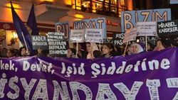 Taksim'de kadınlar şiddete karşı yürüdü