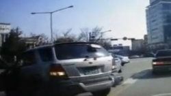 Kadın sürücünün geri vitesle imtihanı