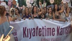 Kadıköy'de kadınlardan Kıyafetime Karışma yürüyüşü