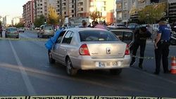 Nişanlısının eski kocasını çocuklarının önünde öldürdü