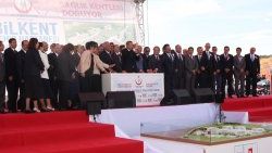 Başbakan en büyük sağlık kampüsünün temelini attı