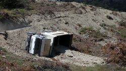 Hafriyat kamyonunun altında kalan sürücüsü öldü