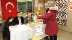 Kanada’daki Türklerden referanduma büyük ilgi