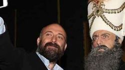 Halit Ergenç Kanuni ile selfie çekti