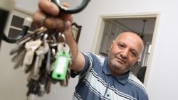 Çorum'un 'Kapıcılar Kralı' 30 binaya bakıyor