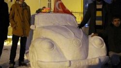 İstanbul'da kardan araba yapıldı