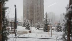 Başkentliler güne kar ile uyandı