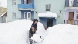 Tunceli'de kar kalınlığı 2 metreye ulaştı