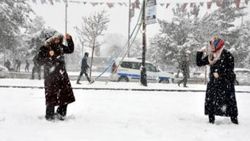 Erzurum'a 3 saatte 30 santim kar yağdı