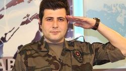 Haber bültenini özel harekat polisi üniformasıyla sundu