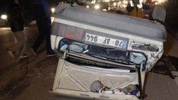 Ters dönen otomobilden sağ kurtuldular