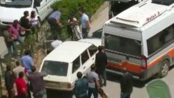 Dolmuş şoförü, önünü kesen saldırganları alt etti