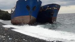 Yalova açıklarında 2 gemi karaya oturdu
