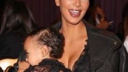 Kim Kardashian'ın minik kızı transparan elbise giydi