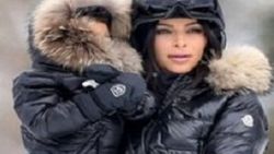 Kim Kardashian kızıyla bir örnek giyindi