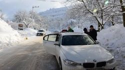 Kocaeli'de kar kalınlığı 3 metreye ulaştı