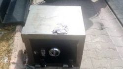 Hırsızlar çelik kasa bagaja sığmayınca kaçtı
