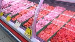 Çaldıkları sucuk ve etlerle mangal yaptılar
