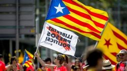 1 milyon Katalan sokaklarda La Diada’yı kutladı