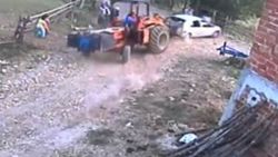 Aile kavgasına kepçeyle daldı - İZLE