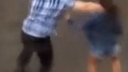 Sevgilisinden yediği tokatlara yumrukla karşılık verdi