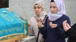 Kayahan annesinin cenazesine gidemedi
