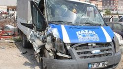 Kaza yapan araçtan 51 Suriyeli çıktı