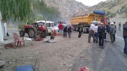 TIR park halindeki 5 araca çarptı