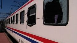 Tren hemzemin geçitte tıra çarptı: 13 yaralı