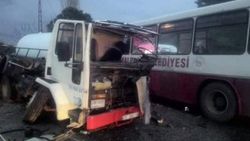 İzmir'de feci kaza: 1ölü 23 yaralı