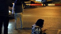 Kaza yapan kadın sürücü gözyaşlarını tutamadı