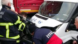 Çevik Kuvvet minibüsü kaza yaptı: 11 yaralı