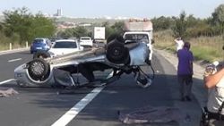 Tekirdağ-Çorlu otoyolunda bir otomobil kamyonete çarptı
