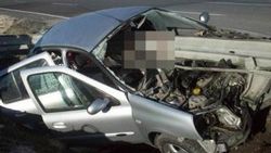 Samsun'da otomobil bariyerlere çarptı: 2 ölü